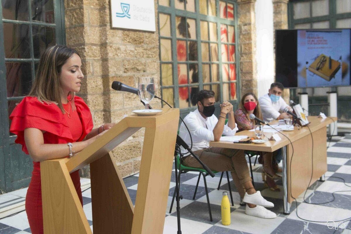 Irene Pelares, durante la presentación del libro de su padre.