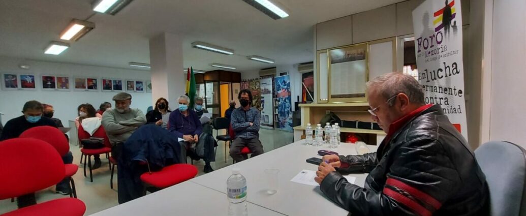 El vicepresidente del foro, Andrés del Río, en un momento de la asamblea.