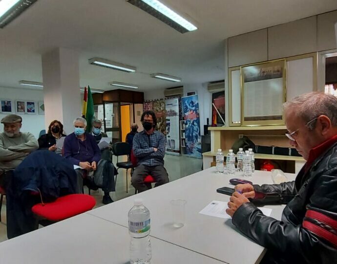 El vicepresidente del foro, Andrés del Río, en un momento de la asamblea.