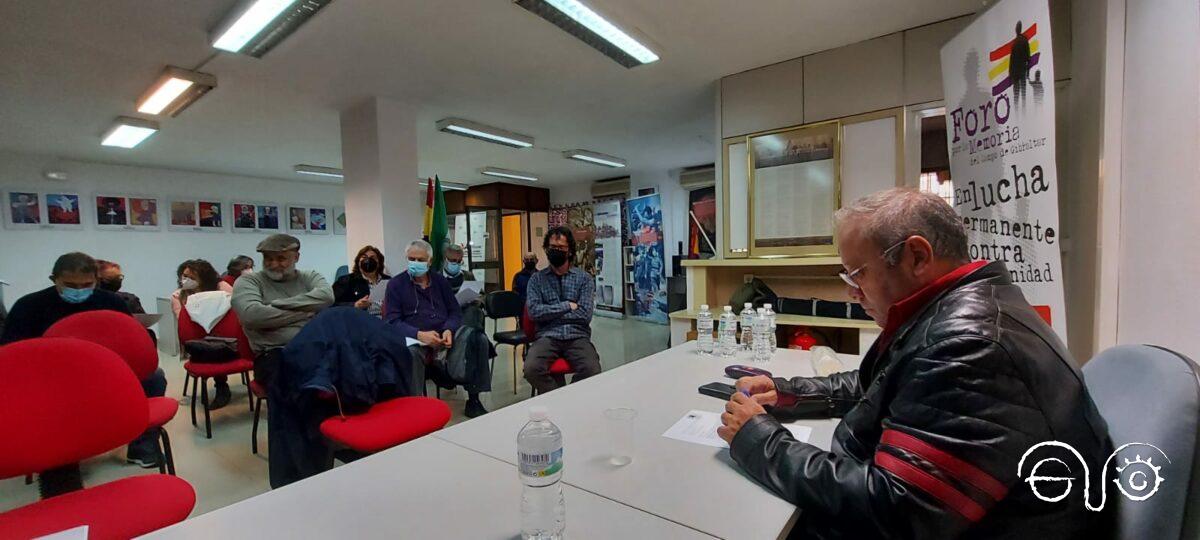 El vicepresidente del foro, Andrés del Río, en un momento de la asamblea.