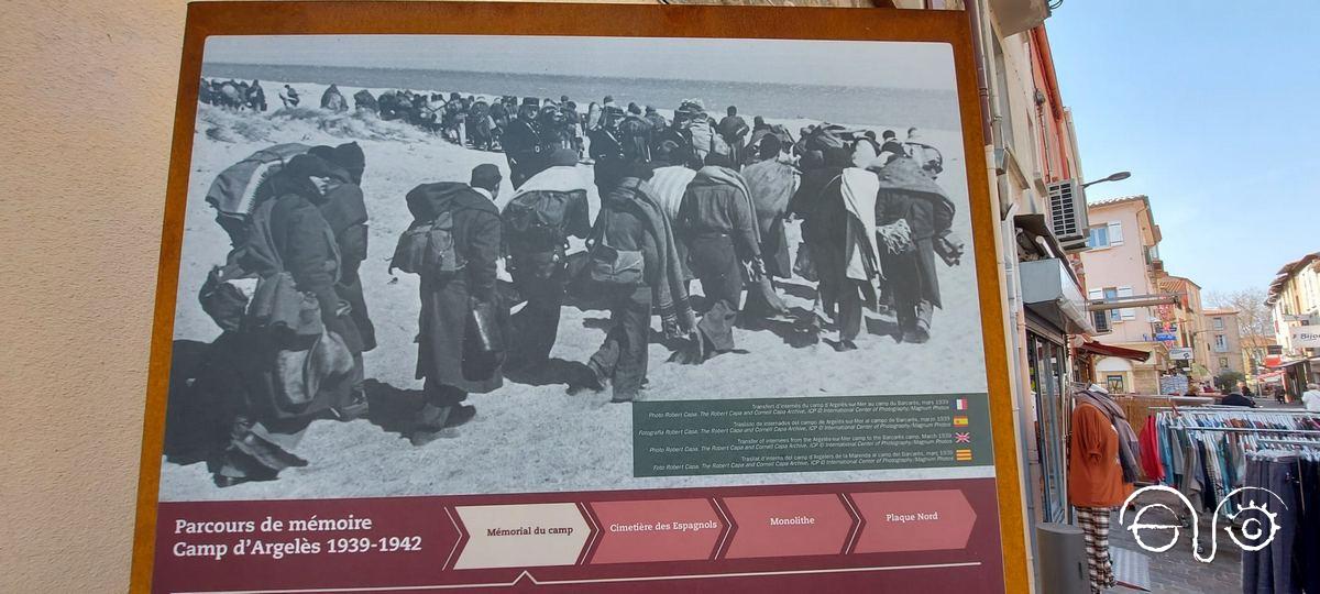 Panel en la fachada del Memoria de Argelès.