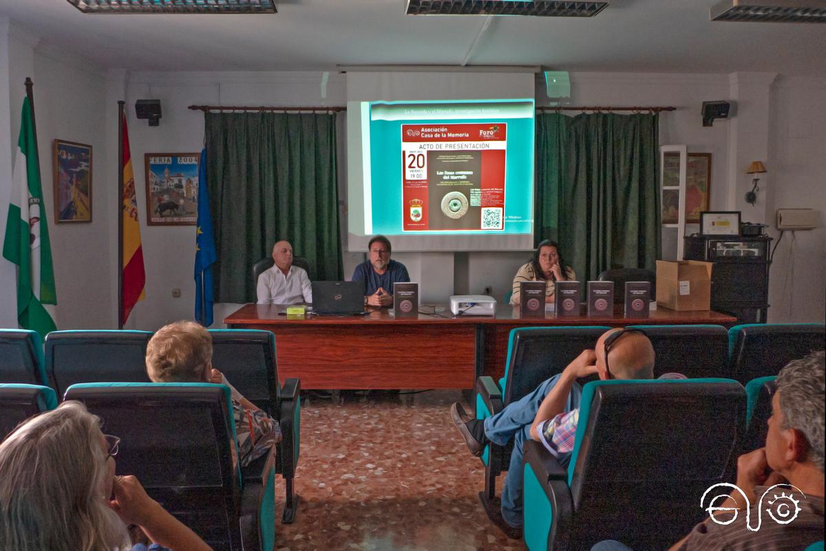 Presentación del libro en la Casa de la Cultura de Cortes de la Frontera (Foto: Fernando Oliva).