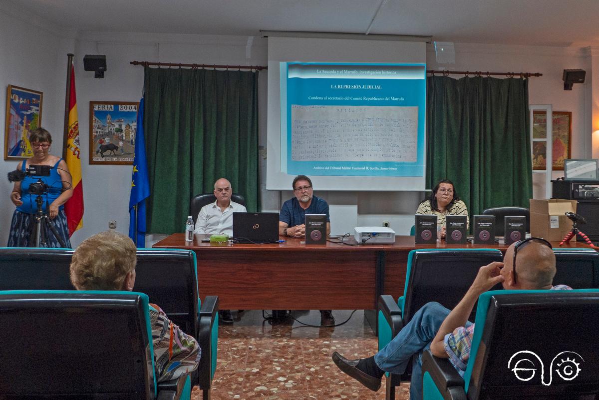 Presentación del libro en la Casa de la Cultura de Cortes de la Frontera (Foto: Fernando Oliva).