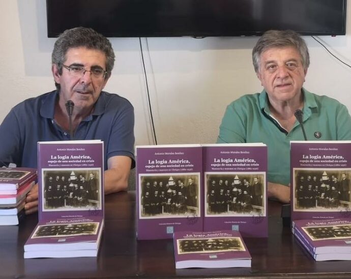 El autor, Antonio Morales Benítez, con Pedro Bohórquez Gutiérrez, su glosador.