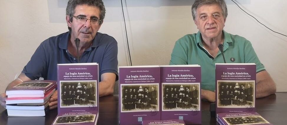 El autor, Antonio Morales Benítez, con Pedro Bohórquez Gutiérrez, su glosador.