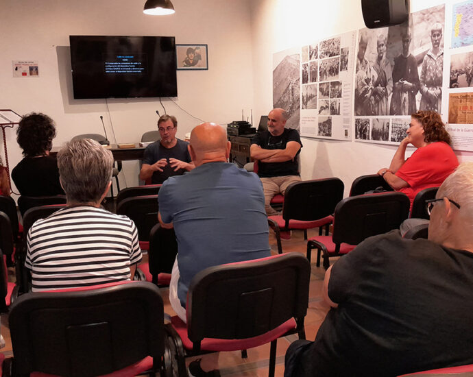 Un momento del coloquio con Rafael Pascual Arias, en el salón de actos de la Casa de la Memoria de Jimena.