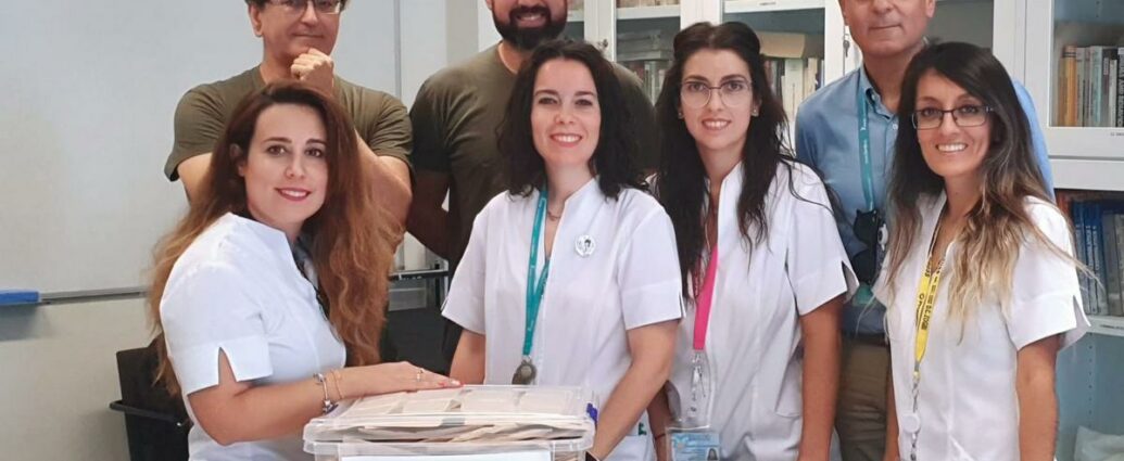 Entrega de muestras en el laboratorio de Granada.