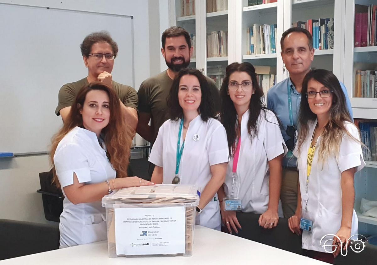 Entrega de muestras en el laboratorio de Granada.