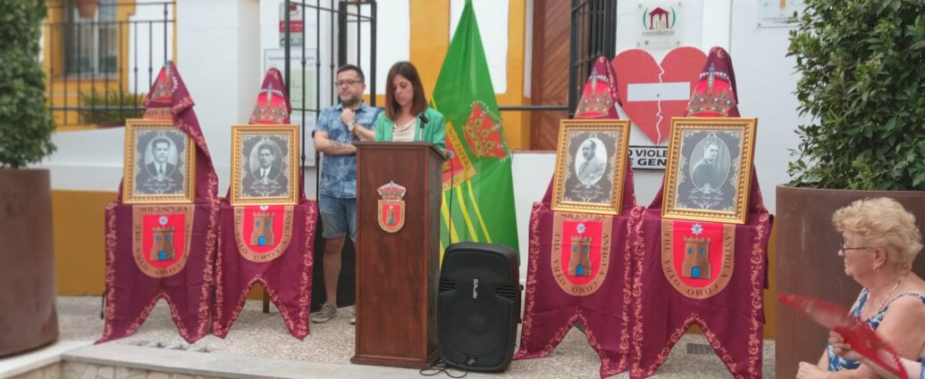 La alcaldesa, Tamara Lozano, y el concejal de Cultura, José María Sánchez, durante el acto.