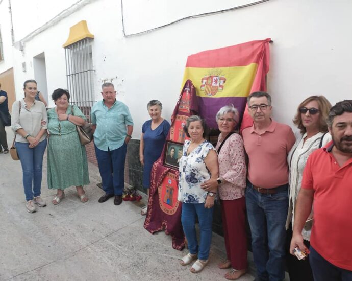 Familiares de Juan Antonio Garrido Domínguez, en el acto de reconocimiento.