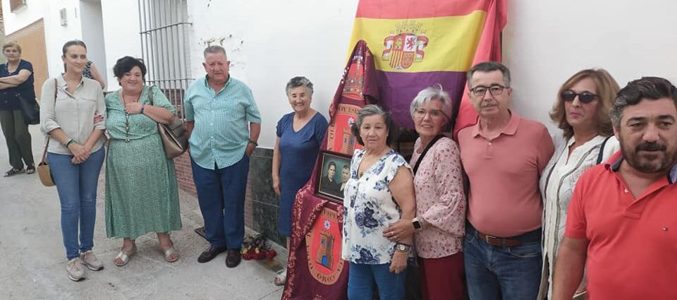 Familiares de Juan Antonio Garrido Domínguez, en el acto de reconocimiento.