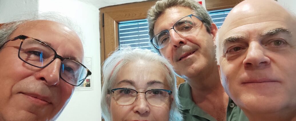 Isabelo Herreros (izq), con algunos componentes de la Casa.