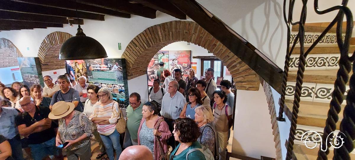 Participantes en la visita de Comunes de Conil a la Casa de la Memoria.