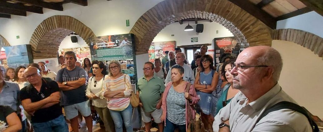 Participantes en la visita de Comunes de Conil a la Casa de la Memoria.