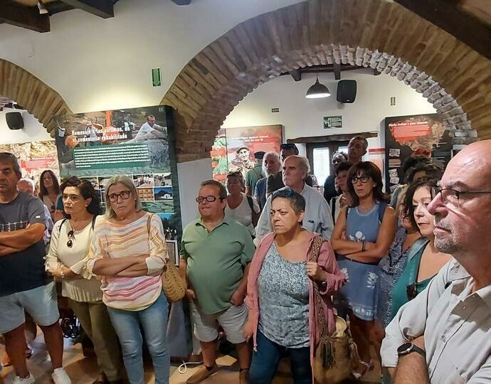 Participantes en la visita de Comunes de Conil a la Casa de la Memoria.