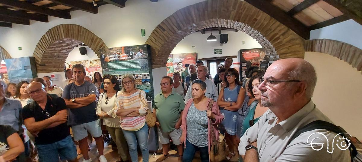 Participantes en la visita de Comunes de Conil a la Casa de la Memoria.