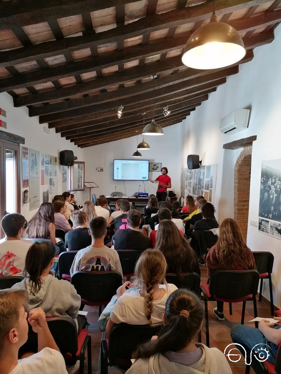 Actividad sobre el exilio, en el salón de actos de la Casa de la Memoria.