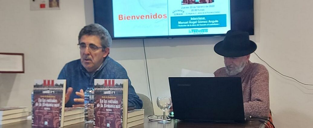 El autor del prefacio,Pedro Bohórquez Gutiérrez, y el traductor y responsable de la edición, Manuel Ángel Gómez Angulo.