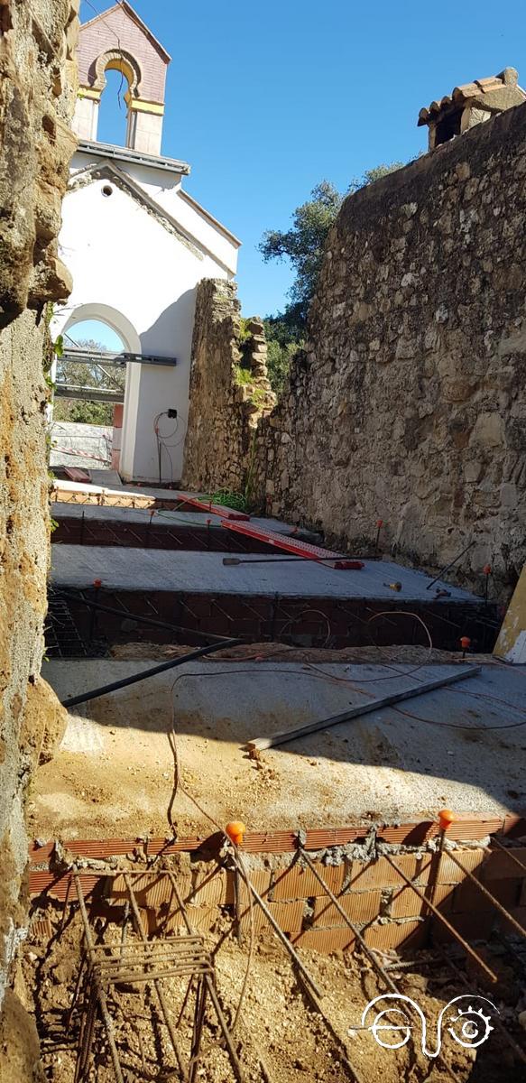 Obras de restauración en la ermita (Foto: Concha Vázquez).