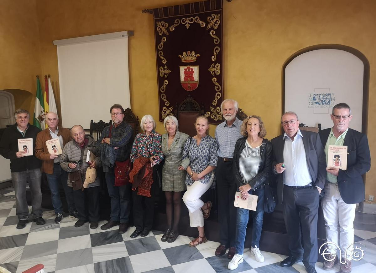 Familiares y amigos de Jesús Ynfante y colaboradores de la edición de la monoografía.