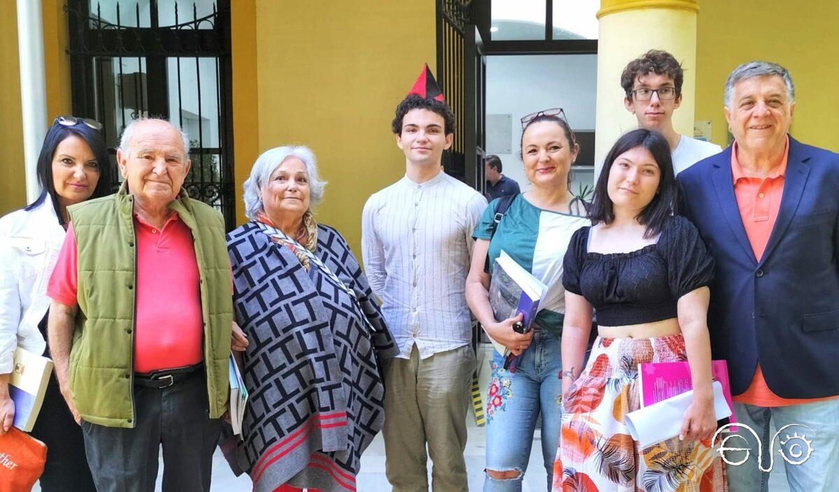 Profesor, alumnos y familiares de Antonio Rodríguez Ávila.