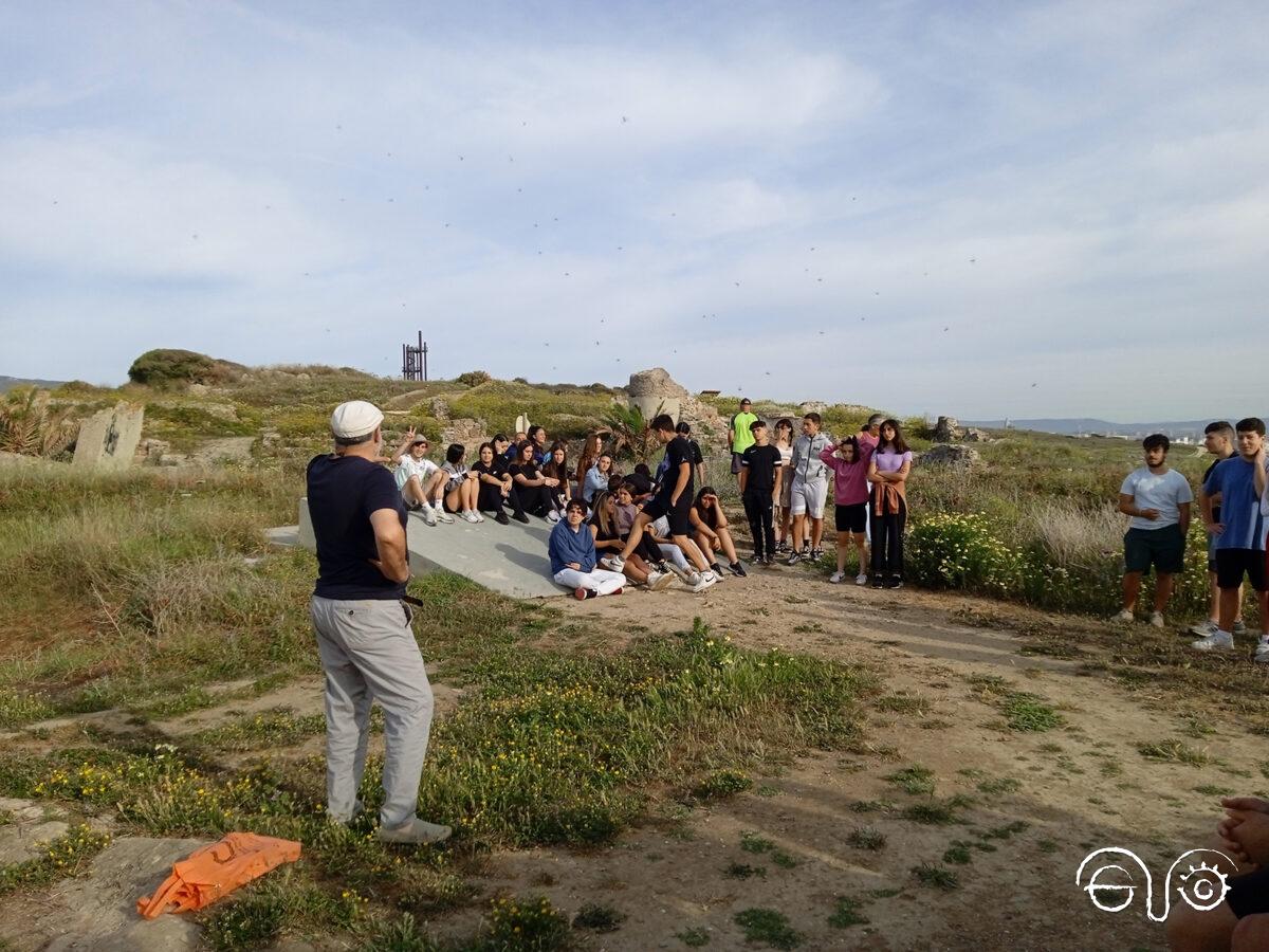 Alumnas/os de cuarto de Secundaria y segundo de Bachillerato del instituto el Getares, en su visita al parque del Centenario de Algeciras.