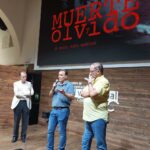 José María Román, durante su intervención, con Fernando Santiago y David Doña.