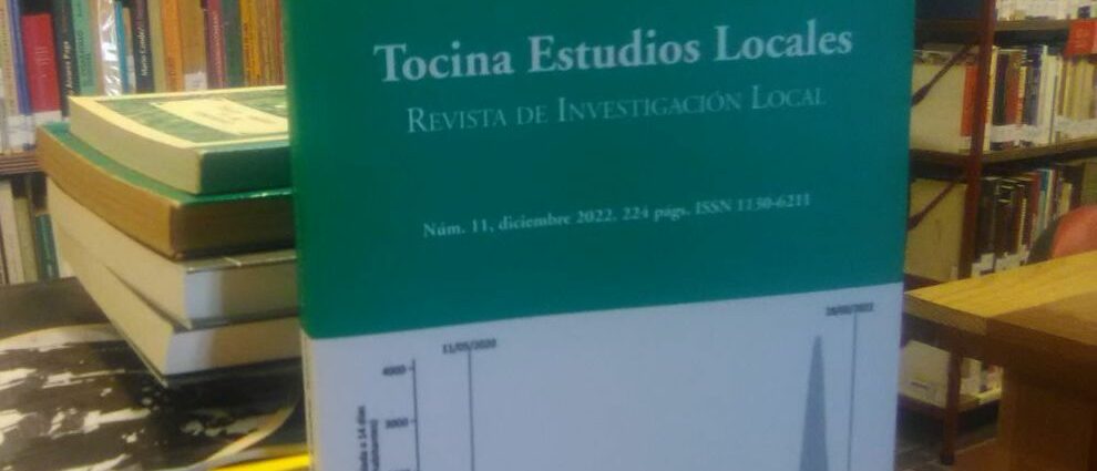 Ejemplar del nº 11 de la revista de estudios locales de Tocina, donado a la biblioteca de la Casa de la Memoria.