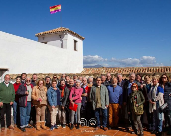 Participantes en la asamblea constituyente de la Asociación Casa de la Memoria en 2020.