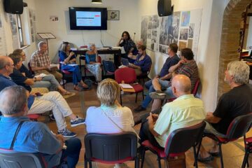 Asamblea de socias/os celebrada el 7 de octubre de 2023, en la que se aprobó el cese de la directiva saliente y la relación de personas de la nueva junta.
