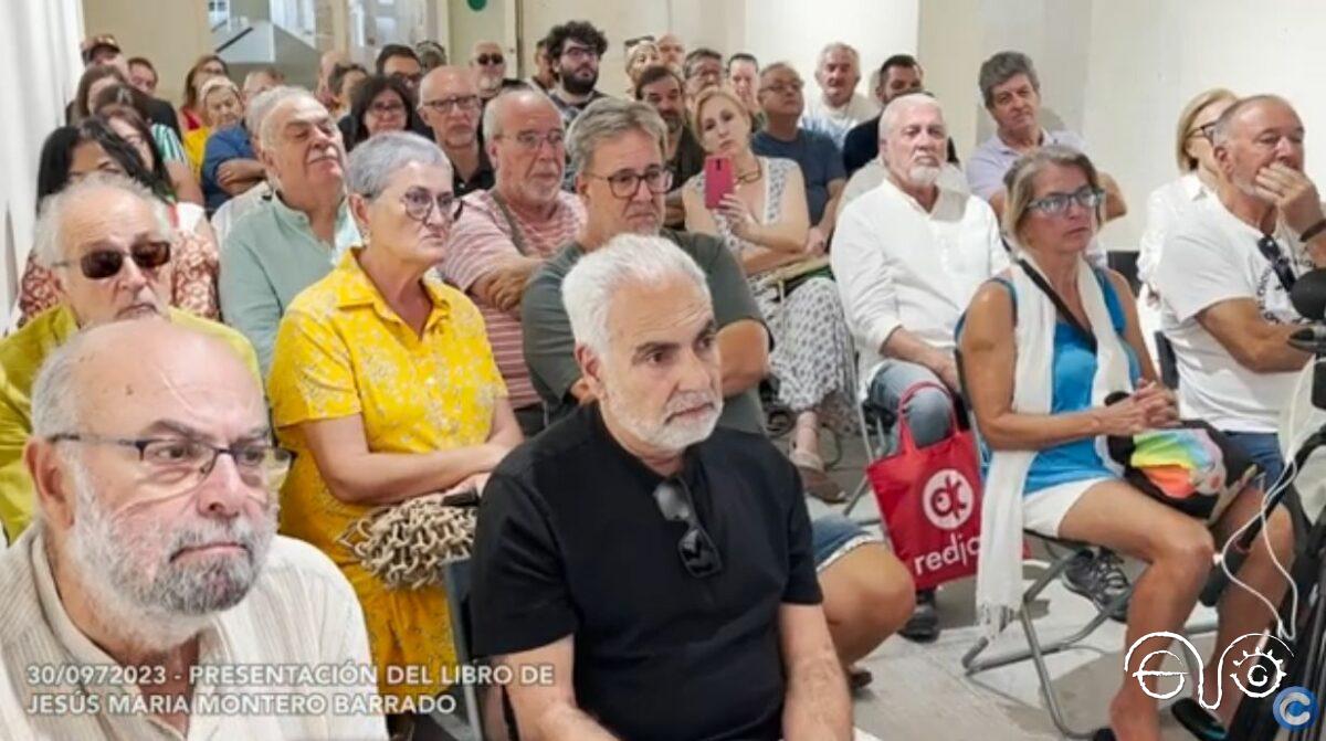 Público asistente al acto en Conil.