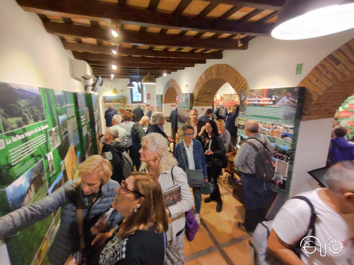 Visita de jubilados de CCOO de Cataluña a la Casa de la Memoria.