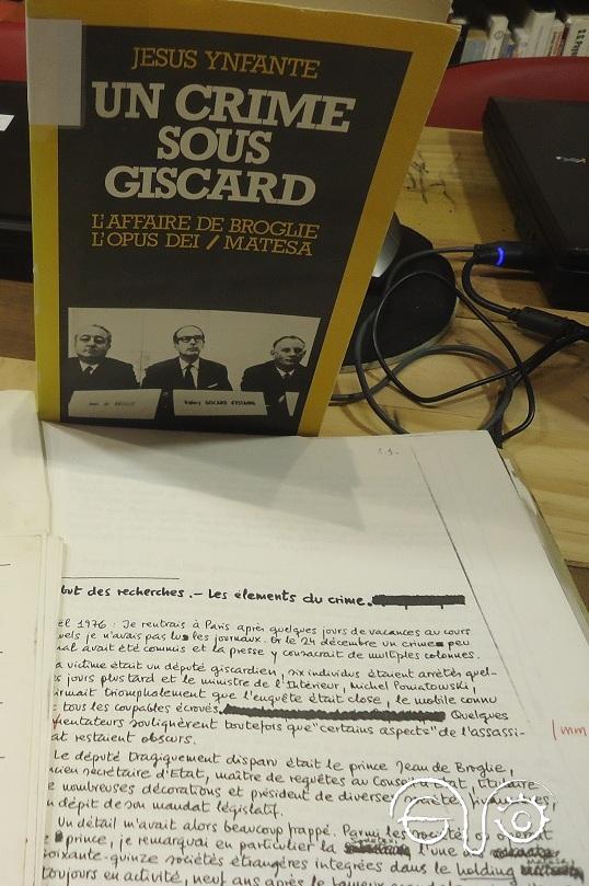 Manuscrito del fondo de Jesús Ynfante y libro de este autor.