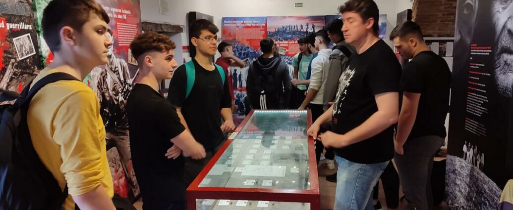 Visita a la sala de exposición permanente.