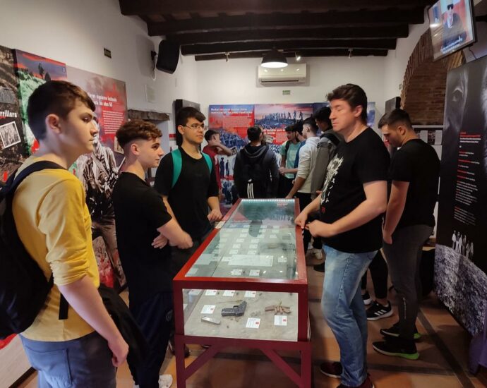 Visita a la sala de exposición permanente.