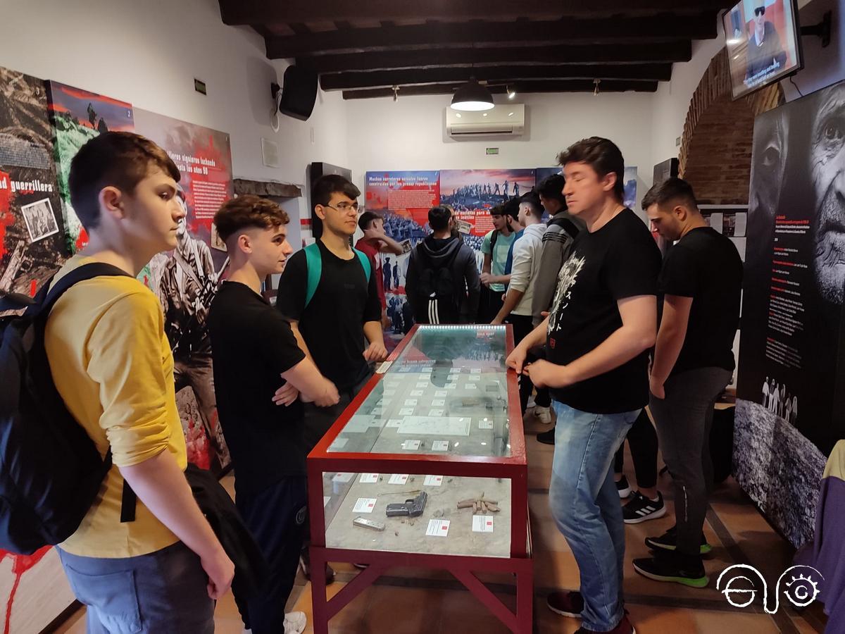 Visita a la sala de exposición permanente.