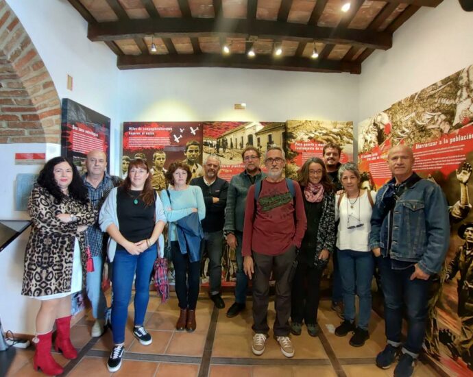 Visita de miembros del Ateneo Cultural A galopar de Cortes de la Frontera.