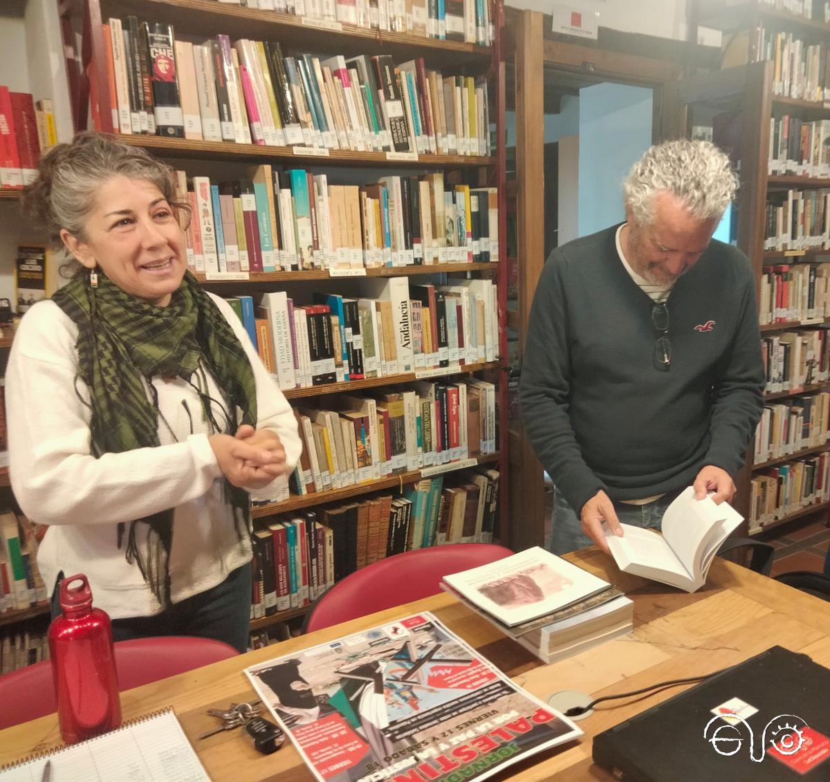 En la biblioteca de la Casa de la Memoria.