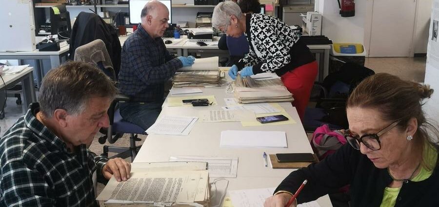 Investigación en el Archivo Central de Educación, en Alcalá de Henares (Madrid).
