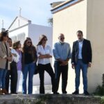 Visita a la fosa común del cementerio de Trebujena.