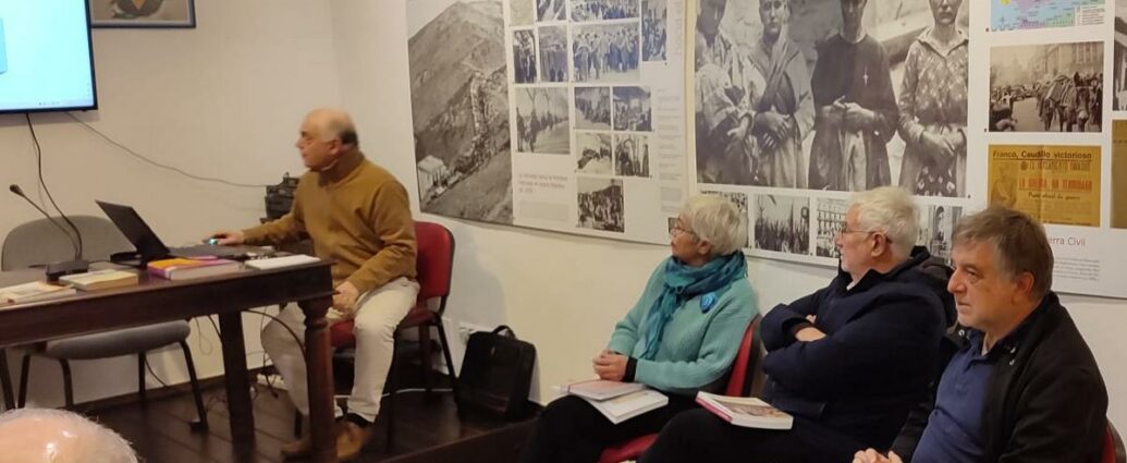 Presentación de la memoria a los miembros del comité científico de la asociación.