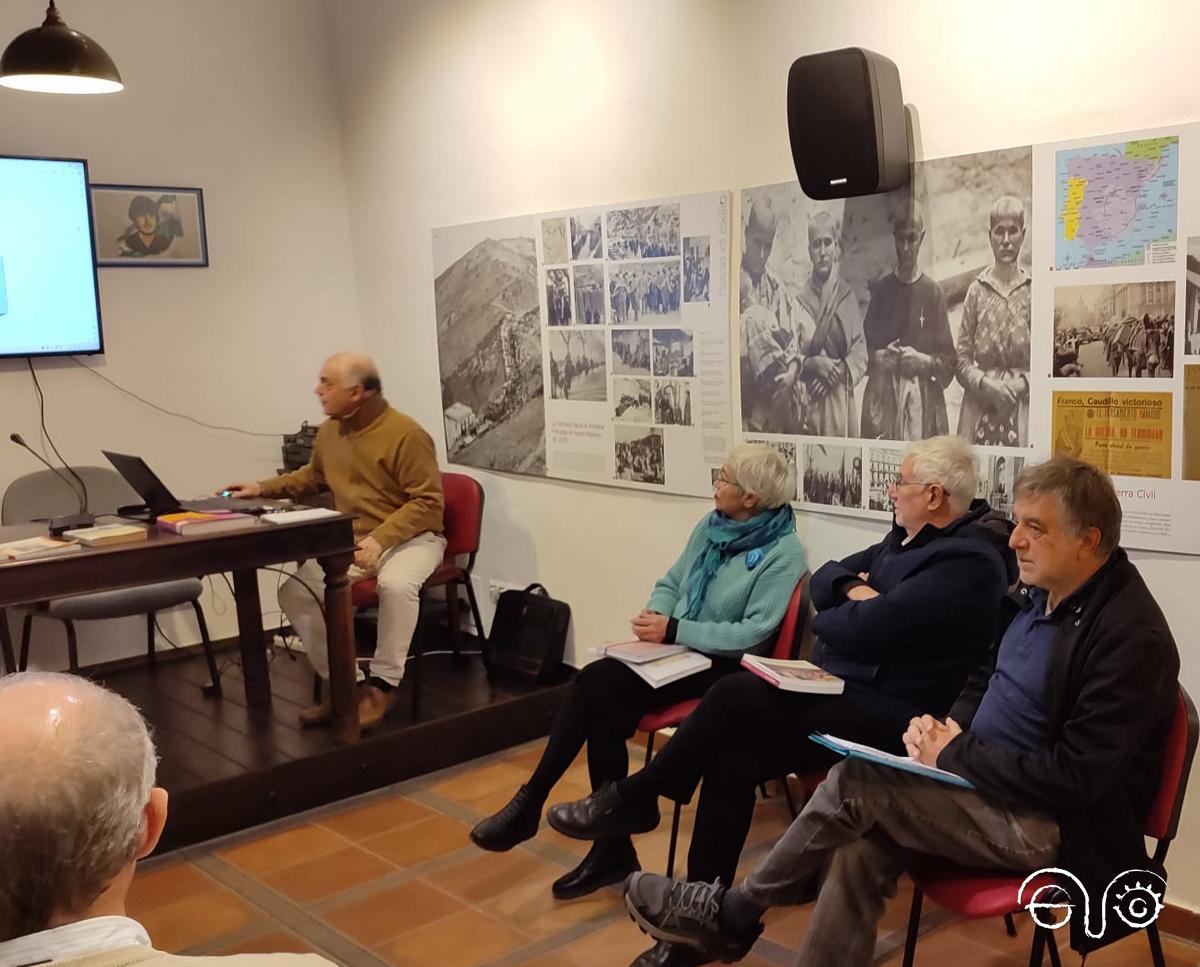 Miembros del comité científico de la asociación, durante la presentación de la memoria.