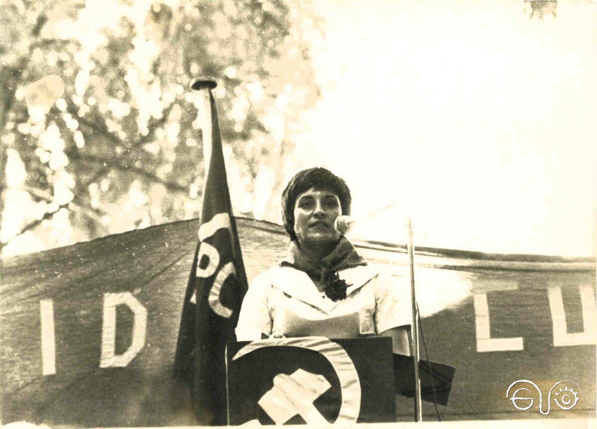 Ana Perea en un mitin en Jerez de la Frontera (junio de 1977).