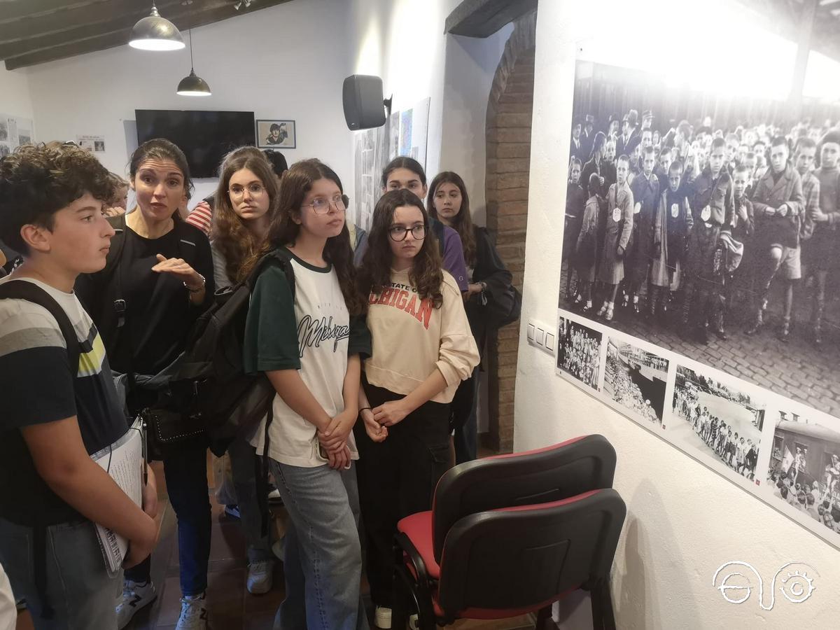 En la sala de exposición sobre el exilio.