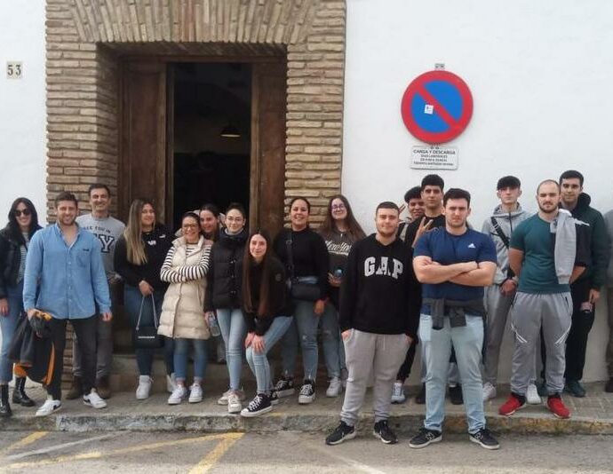 Visita del alumnado de Gestión Administrativa del IES Hozgarganta, con sus profesores.