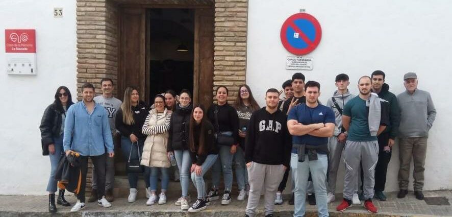 Visita del alumnado de Gestión Administrativa del IES Hozgarganta, con sus profesores.