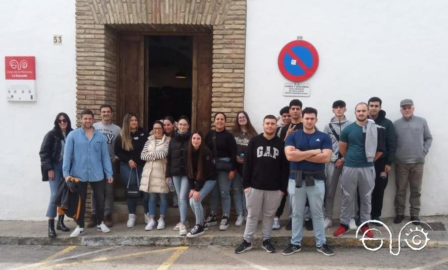 Visita del alumnado de Gestión Administrativa del IES Hozgarganta, con sus profesores.