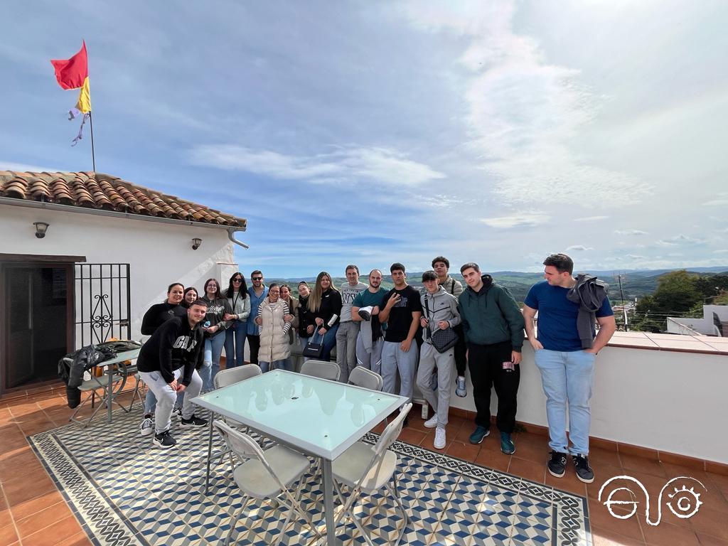 Participantes en la visita guiada a la Casa de la Memoria.