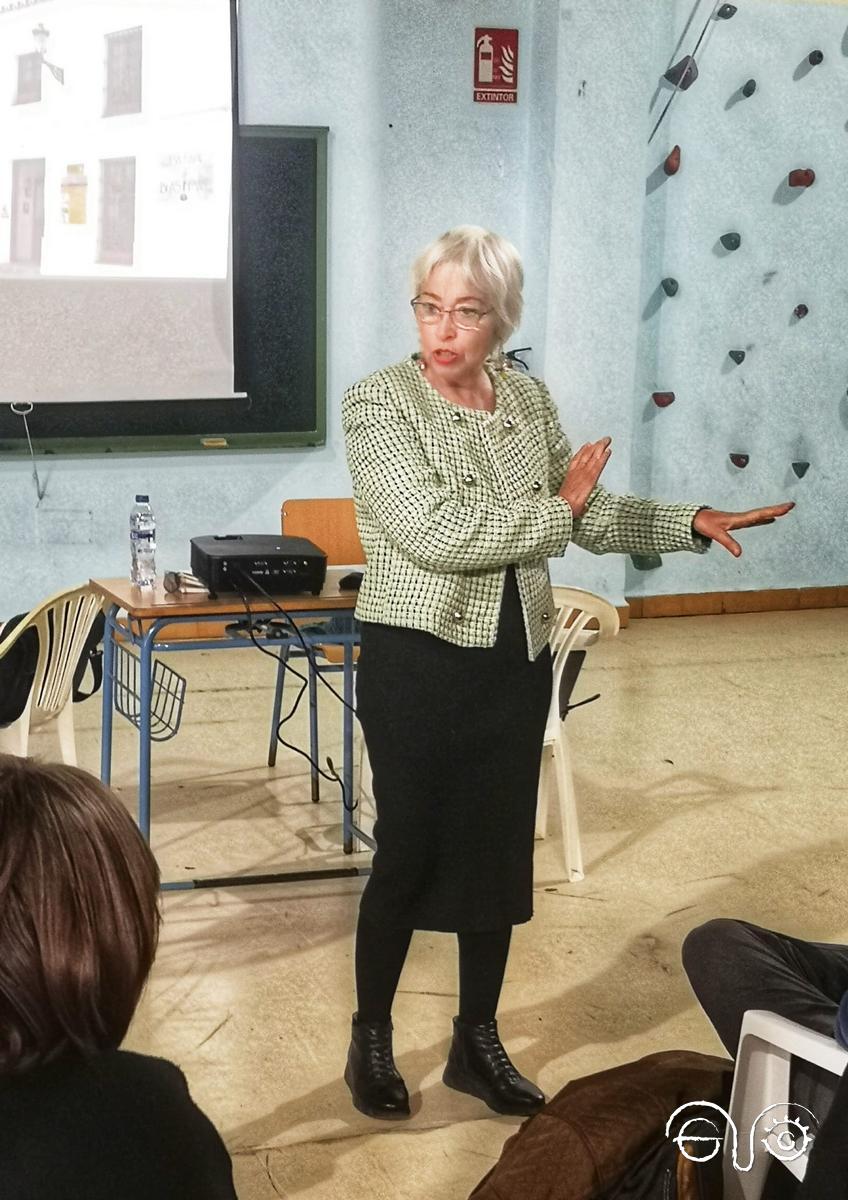 Malgara García, durante la charla que ofreció en el IES Sierra Luna de Los Barrios el 6 de marzo de 2024.