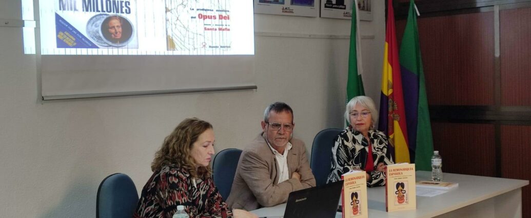 Elena Trujillo, Pablo Bianchi y Margarita García, en el Ateneo Republicano de Algeciras.